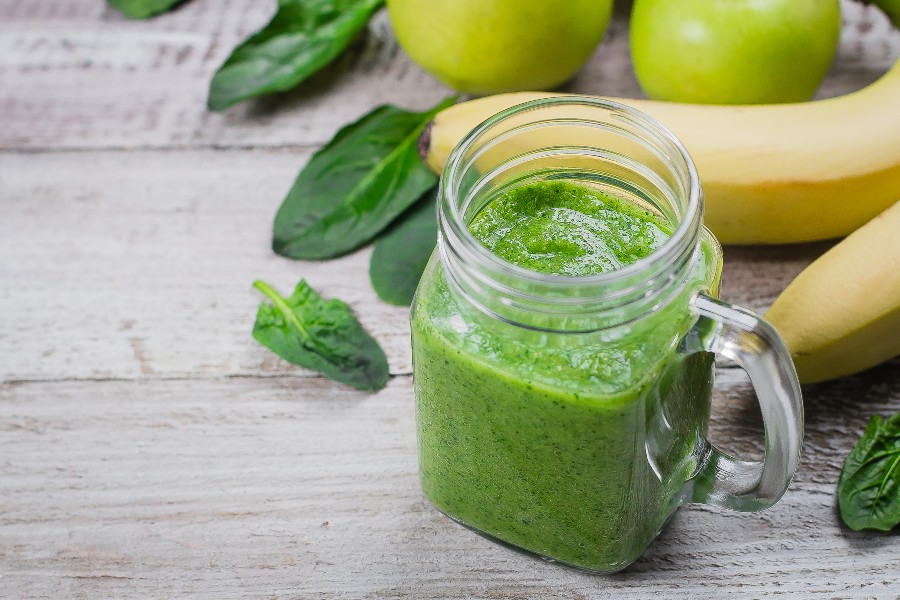 banana and apple green smoothie